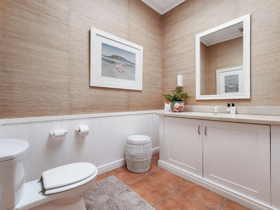 6 Bedroom Property for Sale in Bloubergstrand Western Cape